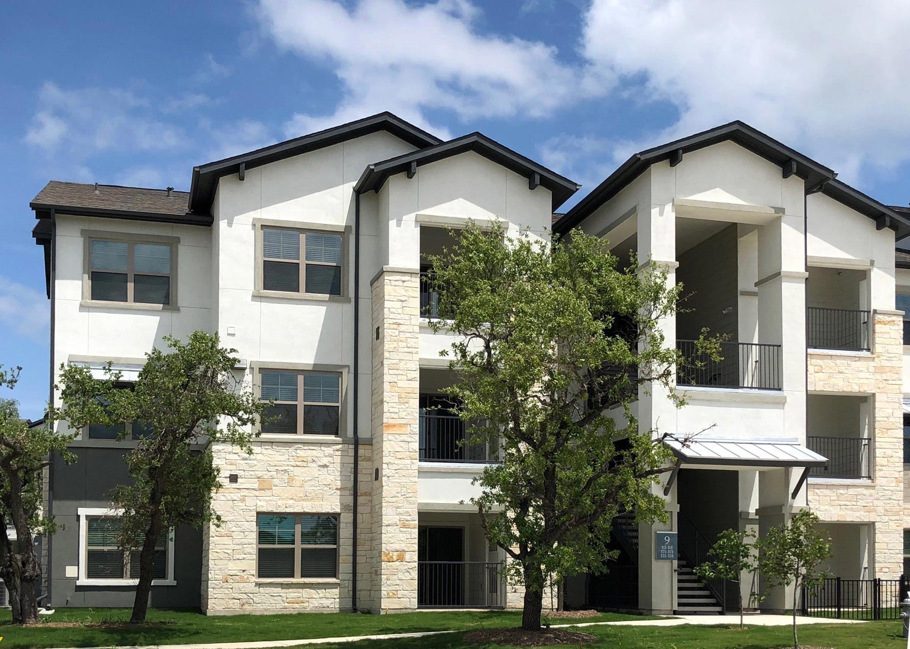 Estancia Villas building exterior