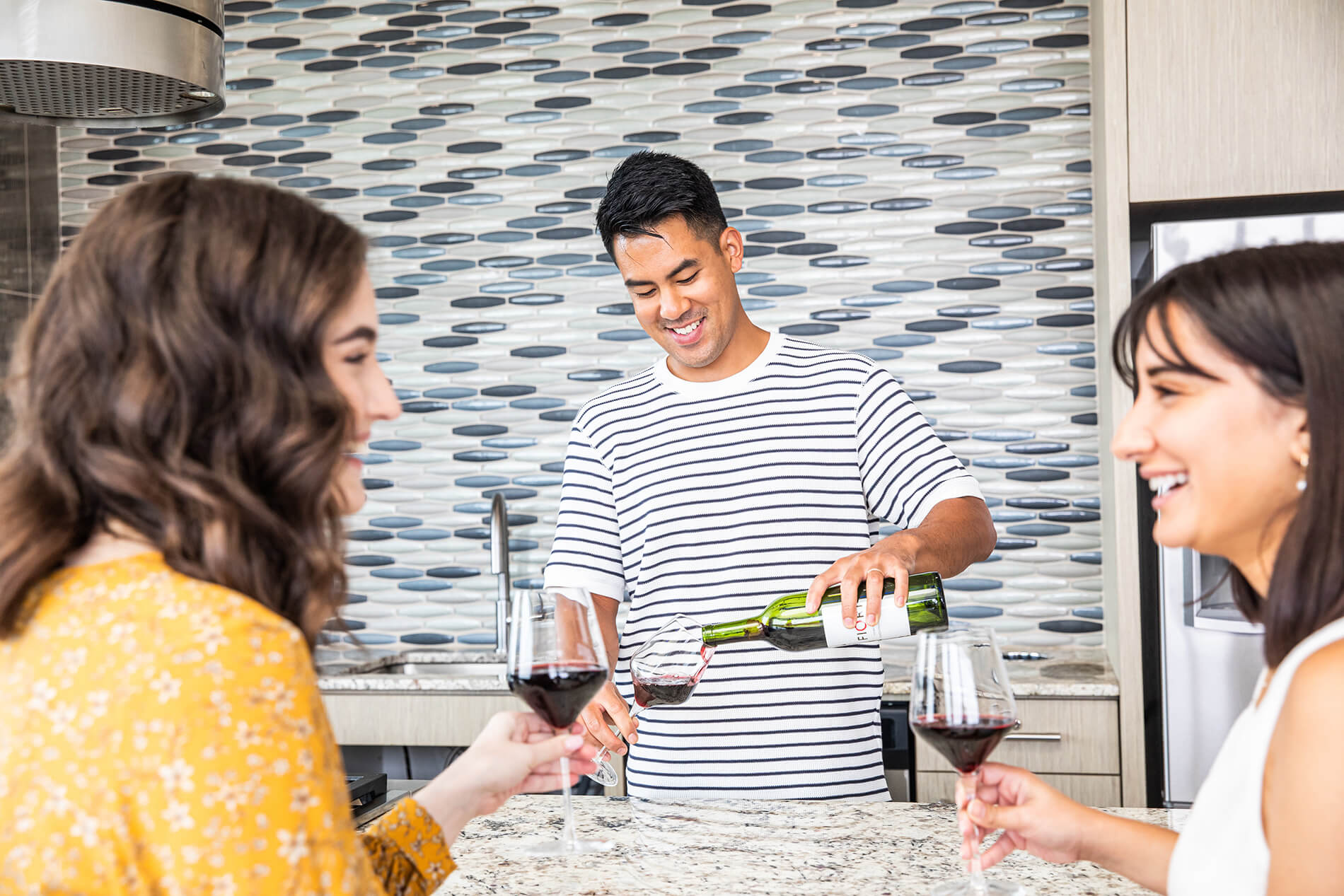 Man pouring wine in Fiori Sky Lounge