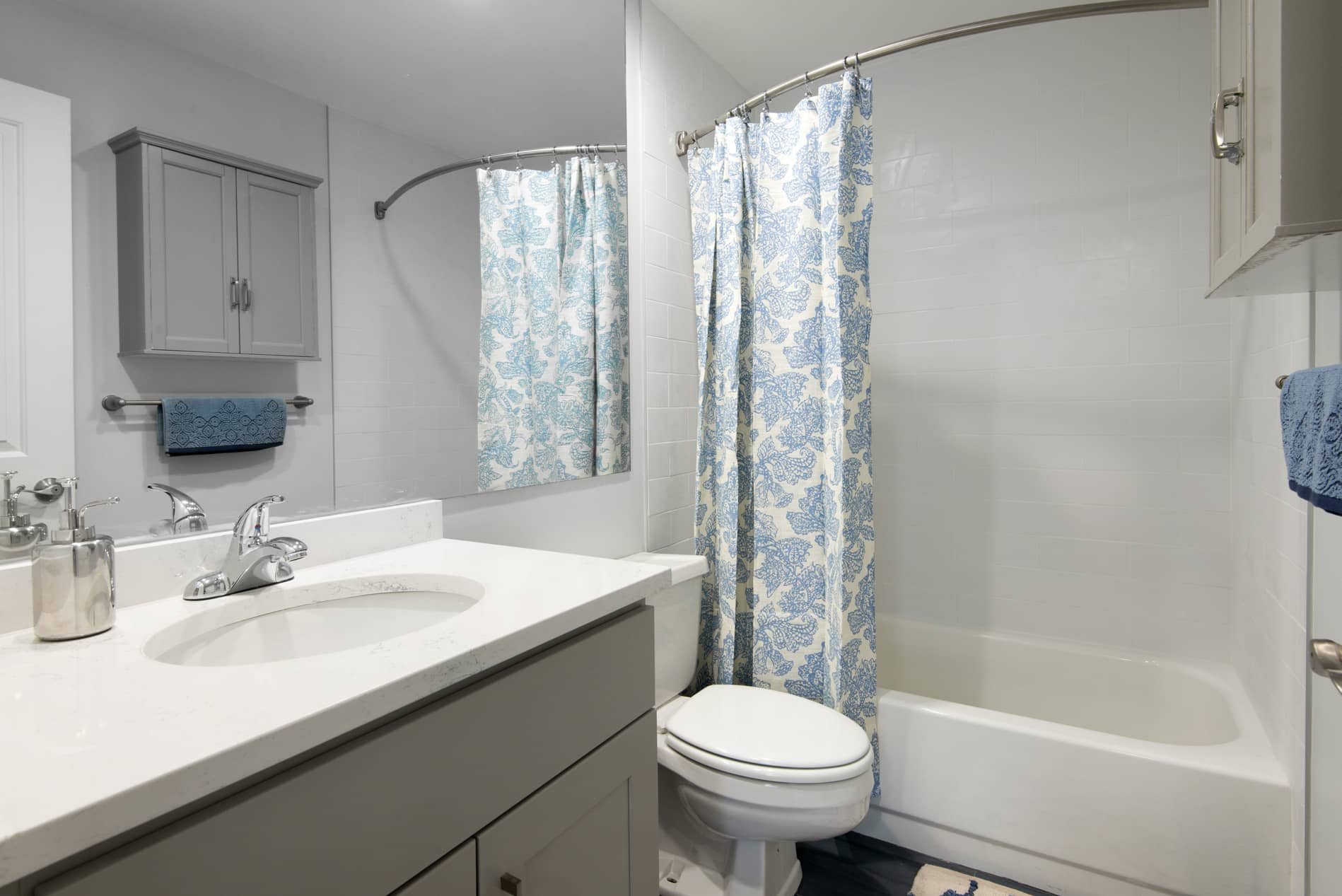 Garrison Square Apartment Bathroom