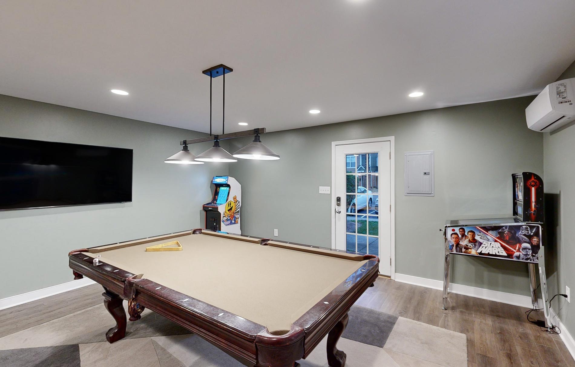 Gayton Pointe Game and billiards room