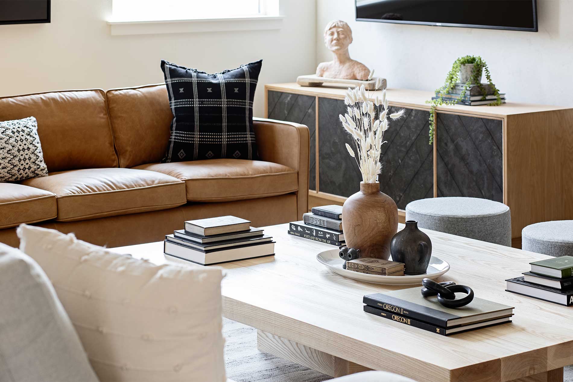 Stylish clubroom at Heirloom apartments in Portland, OR
