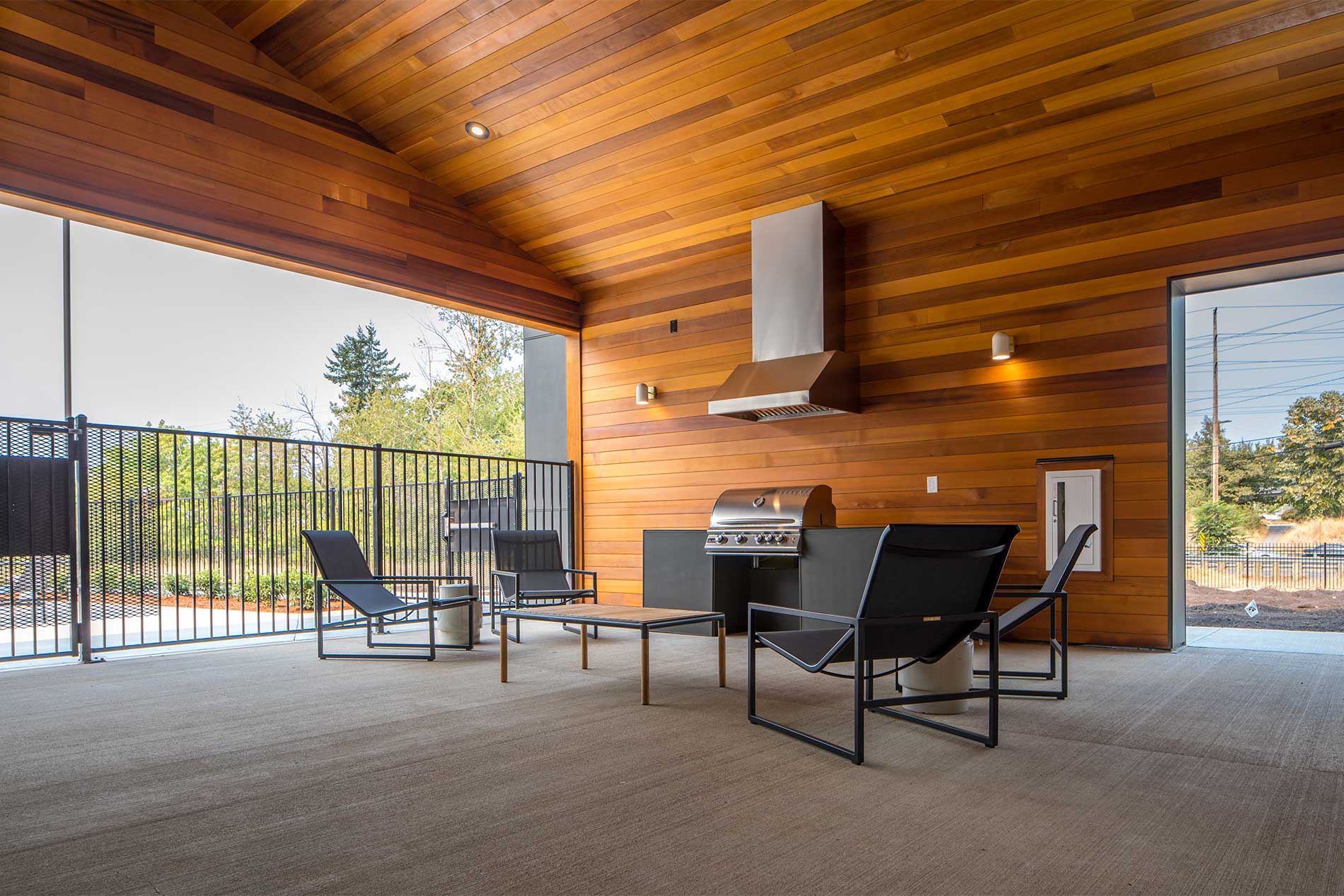 Portland, OR apartment community with outdoor grilling area