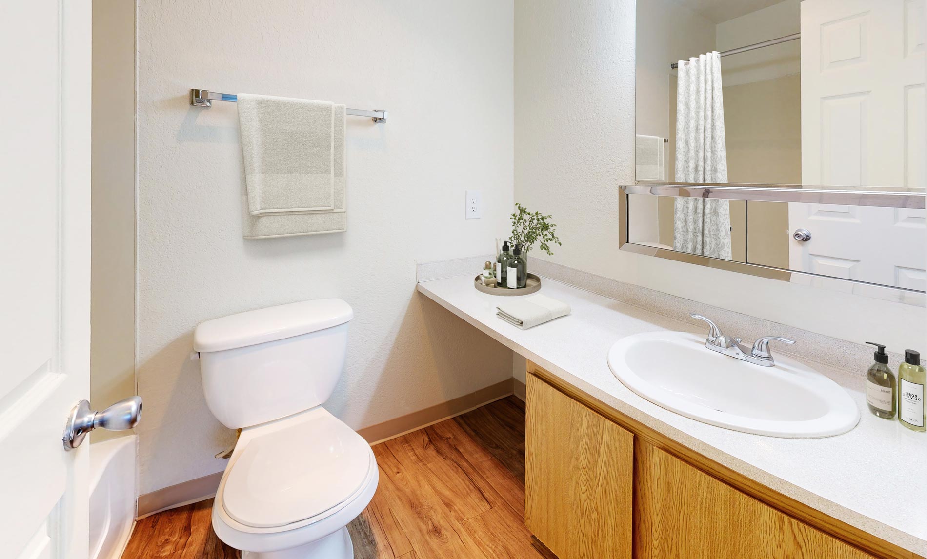 Hilltop in the Highlands staged bathroom