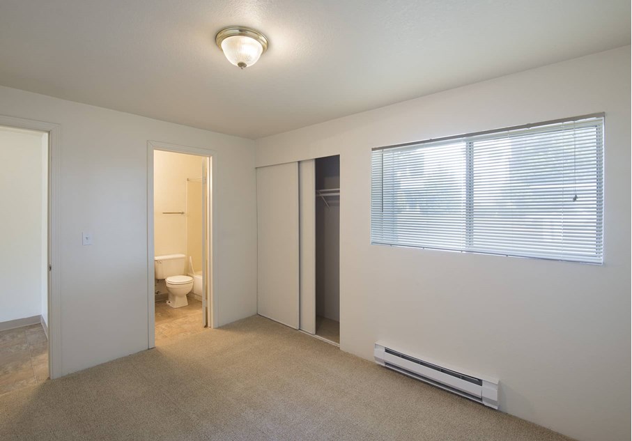 Photos and Tours of Hilltop in the Highlands Apartments Renton WA