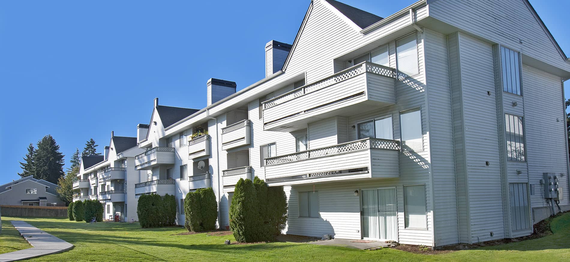 Hilltop in the Highlands Building Exterior