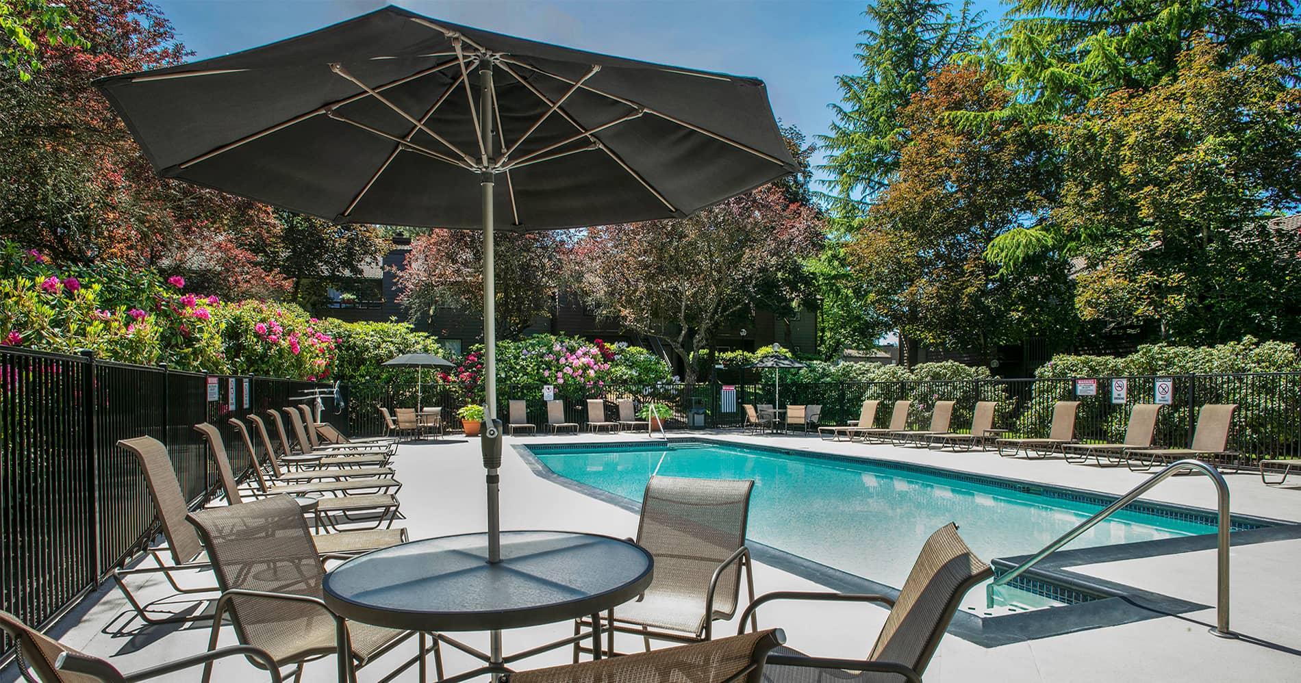 Hunt Club Apartments in Lake Oswego OR