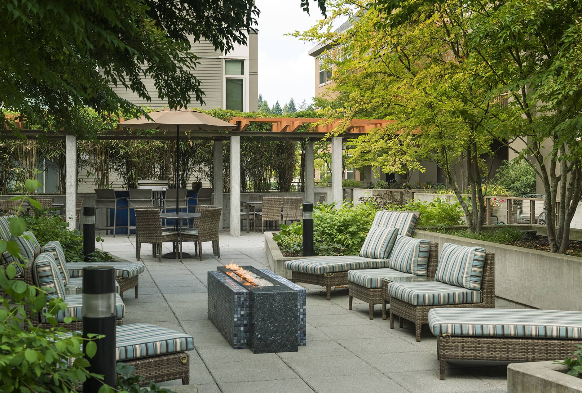 Island Square Outdoor Lounge