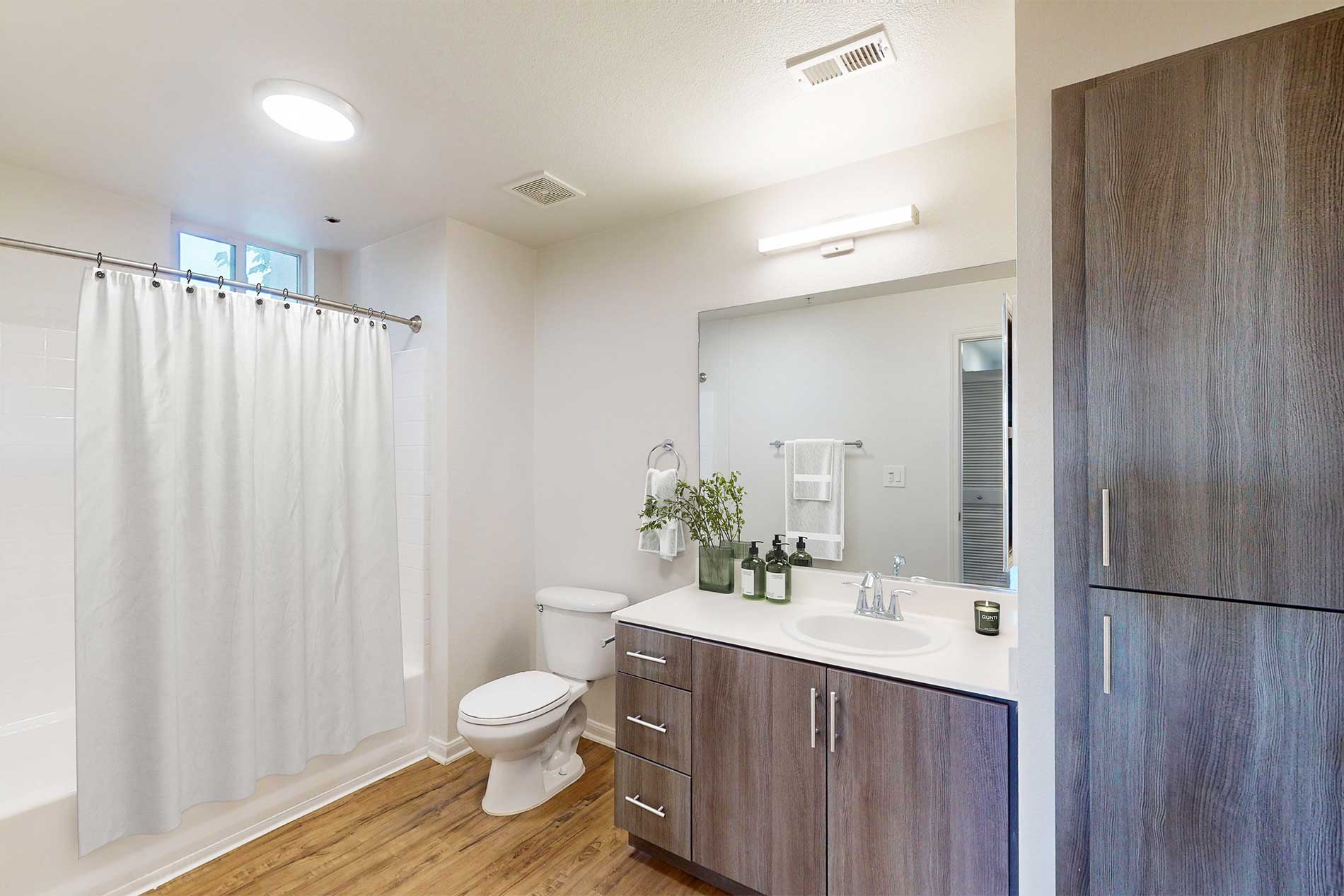 Jefferson at Marina del Rey apartment bathroom