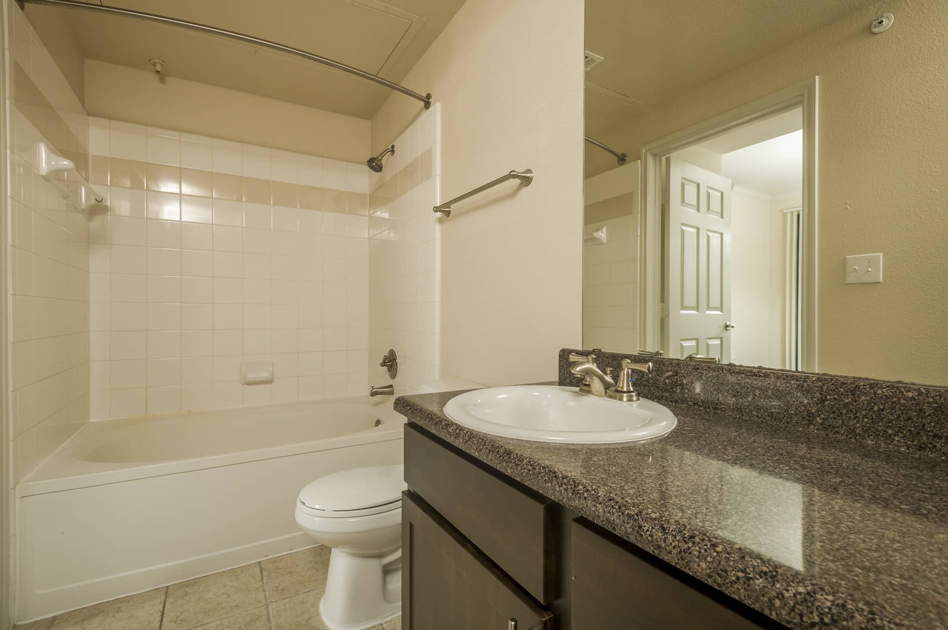 Lakeline Villas Apartments Bathroom