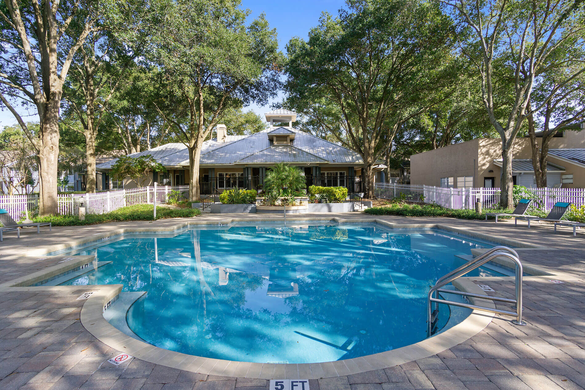 Lakewood Place Apartments in Brandon FL