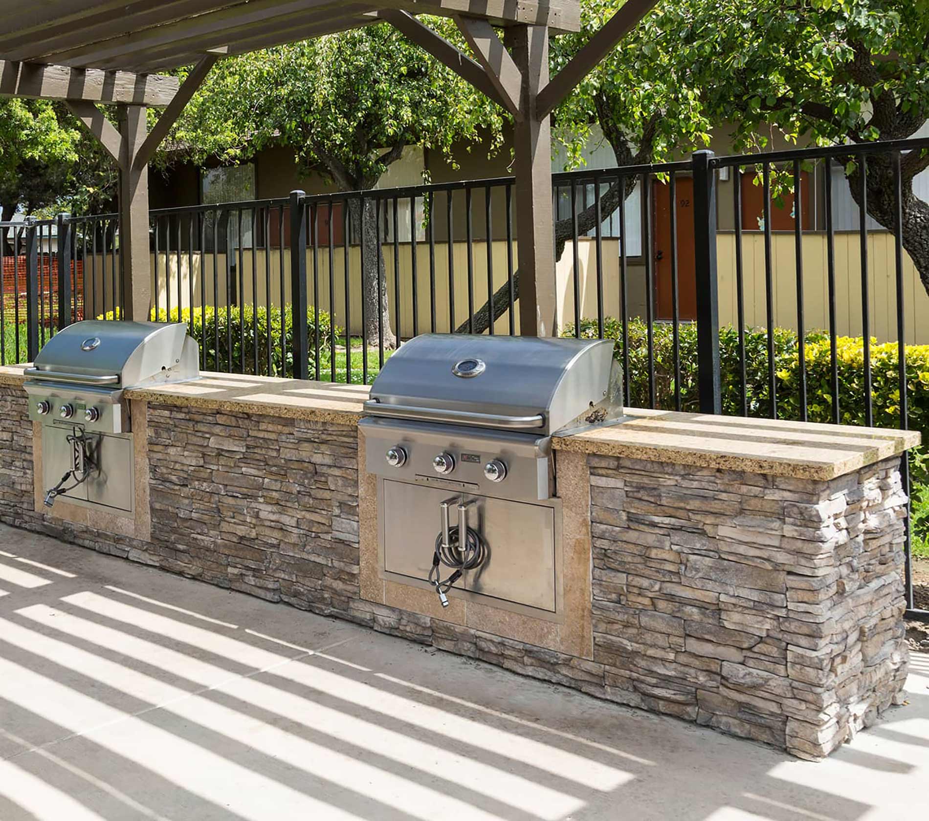 Laurel Tree Grilling Area