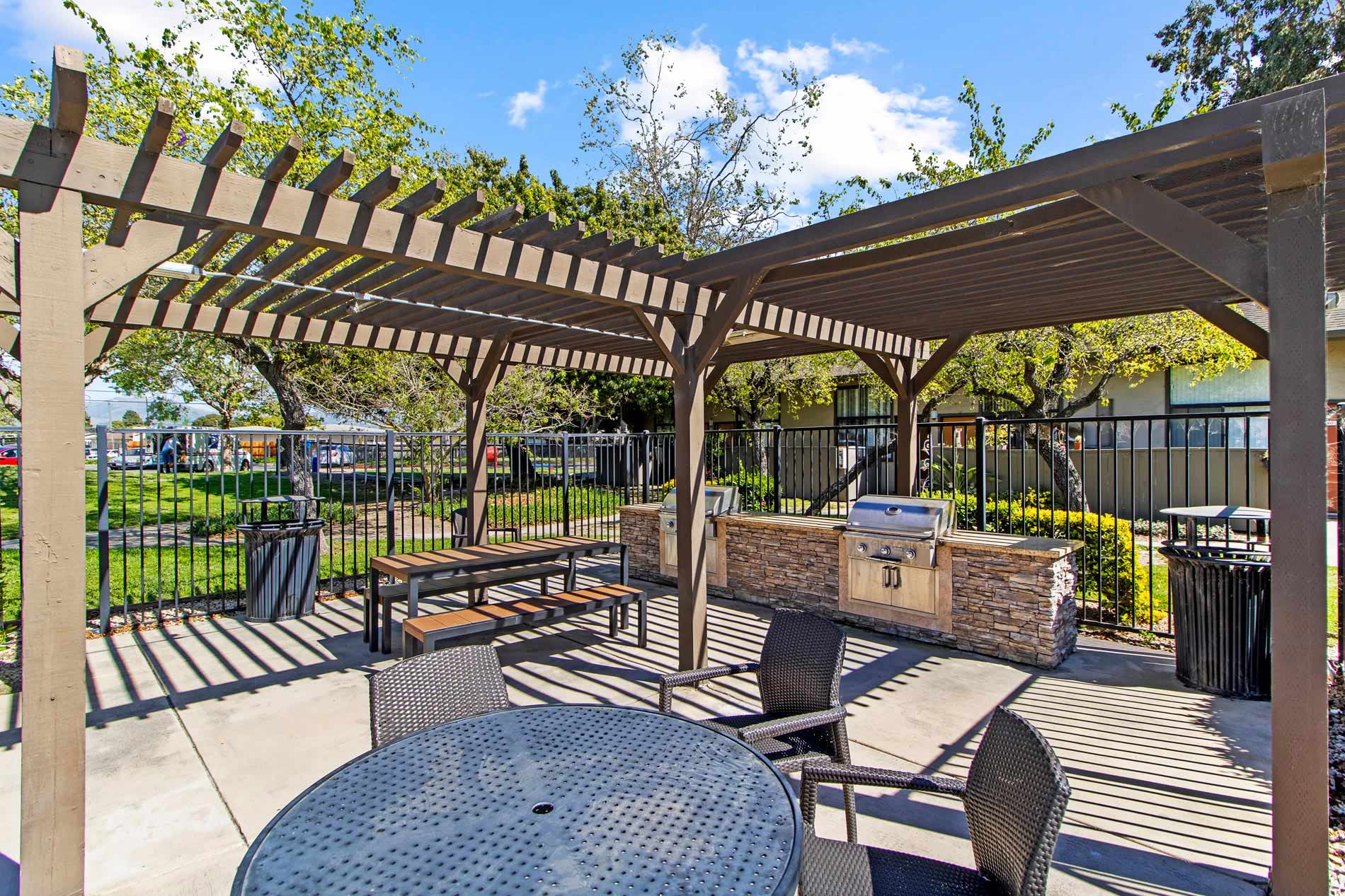 Laurel Tree grilling area