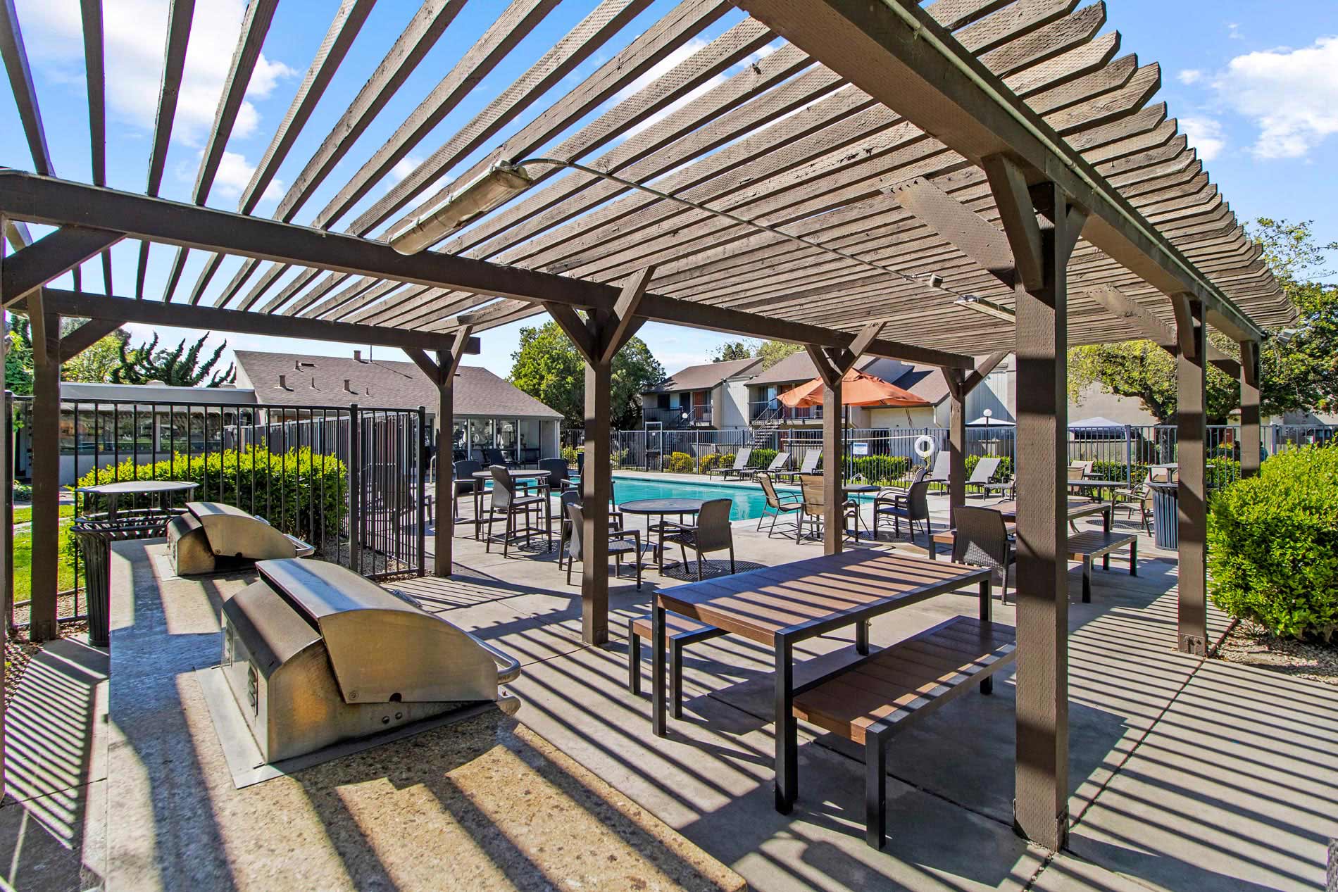 Laurel Tree grilling area