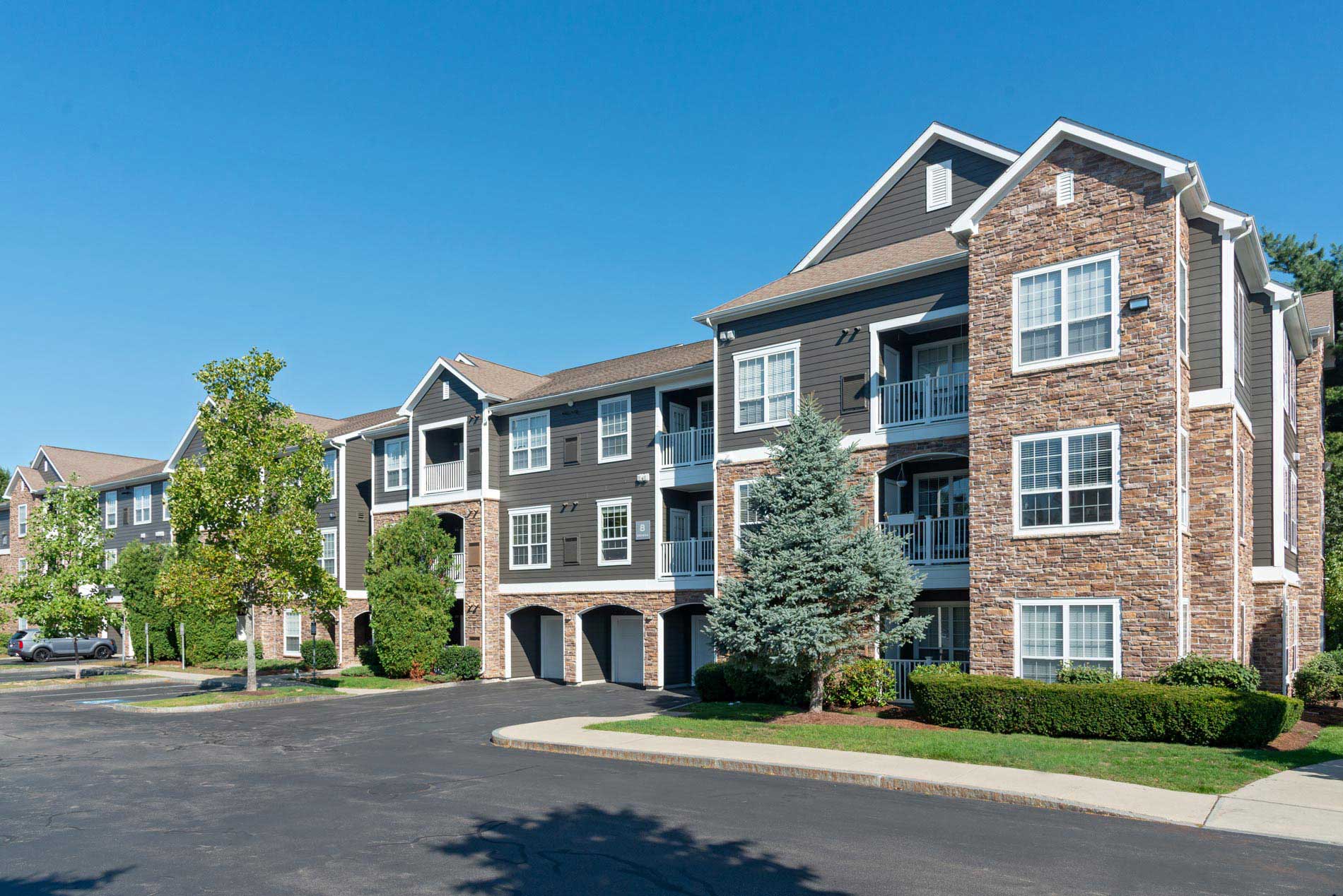 Lodge at Foxborough building exterior