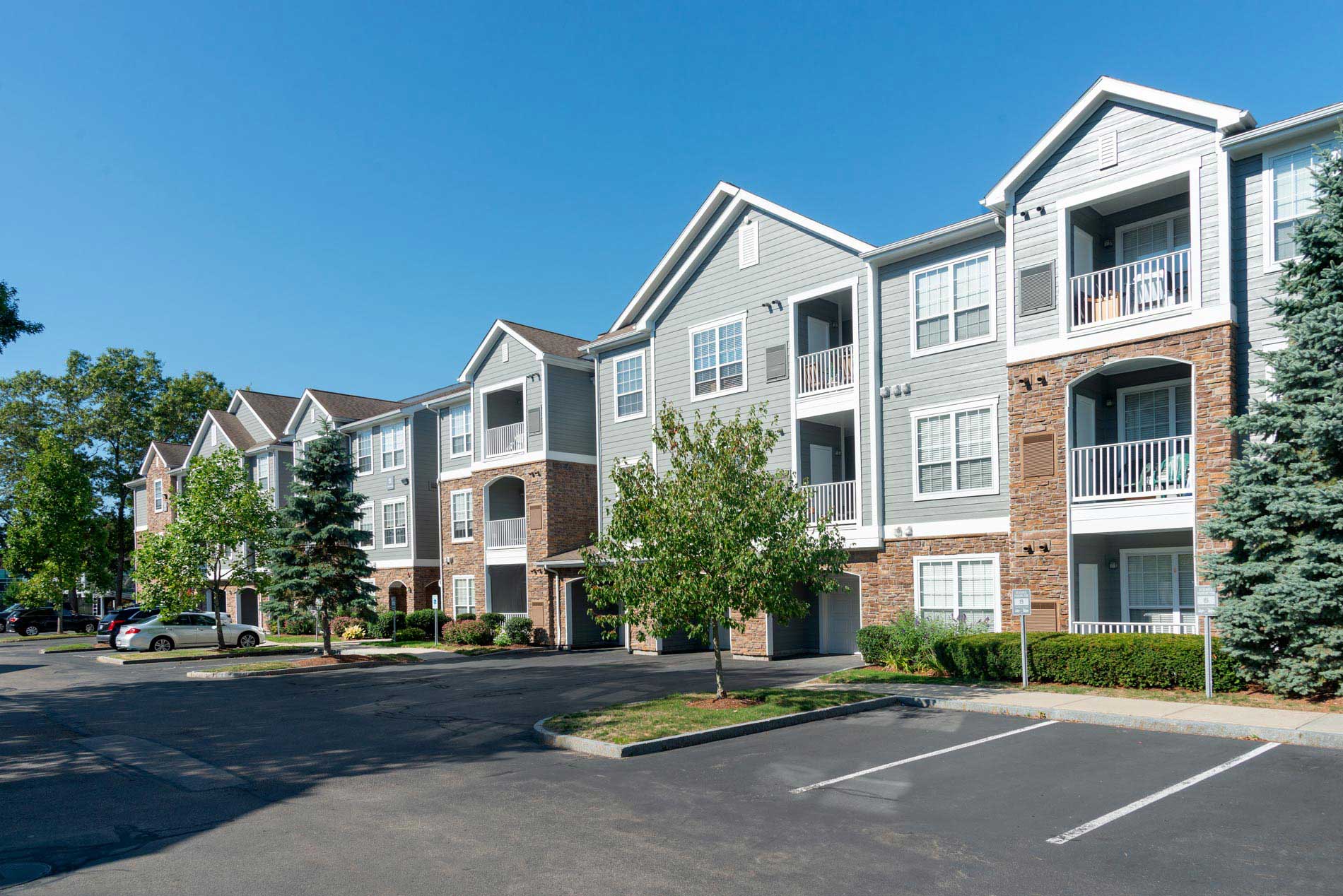 Lodge at Foxborough building exterior