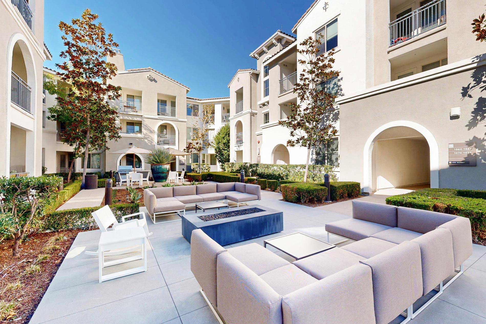 Los Alisos courtyard