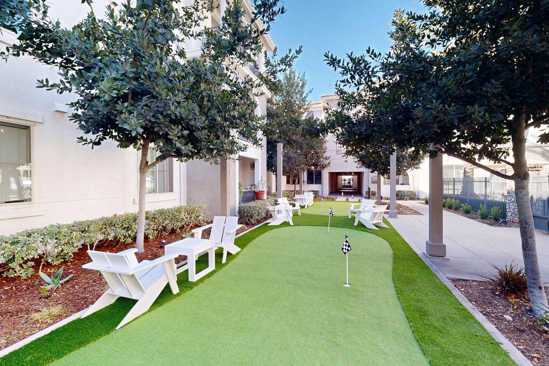Los Alisos courtyard putting green