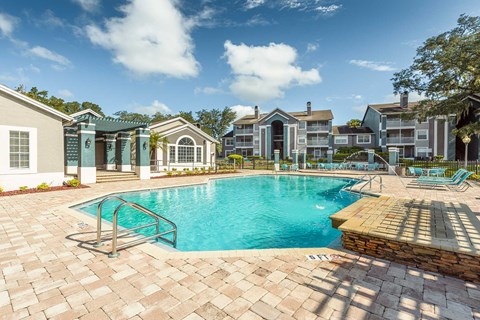 Pool and building exterior at Los Altos apartments in Altamonte Springs neighborhood of Orlando