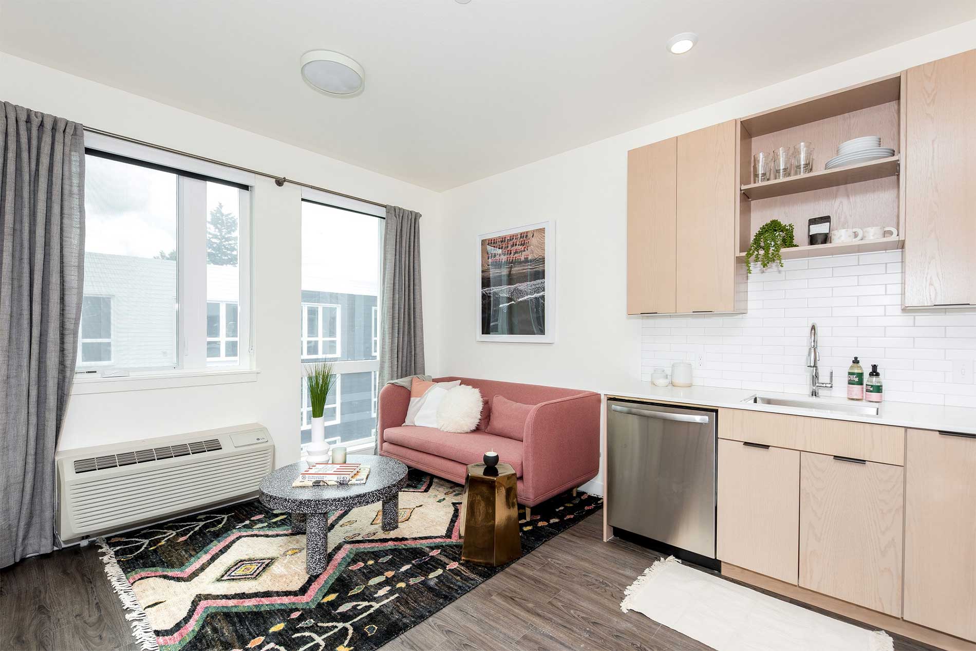 Fully equipped apartment kitchen in Sellwood-Moreland