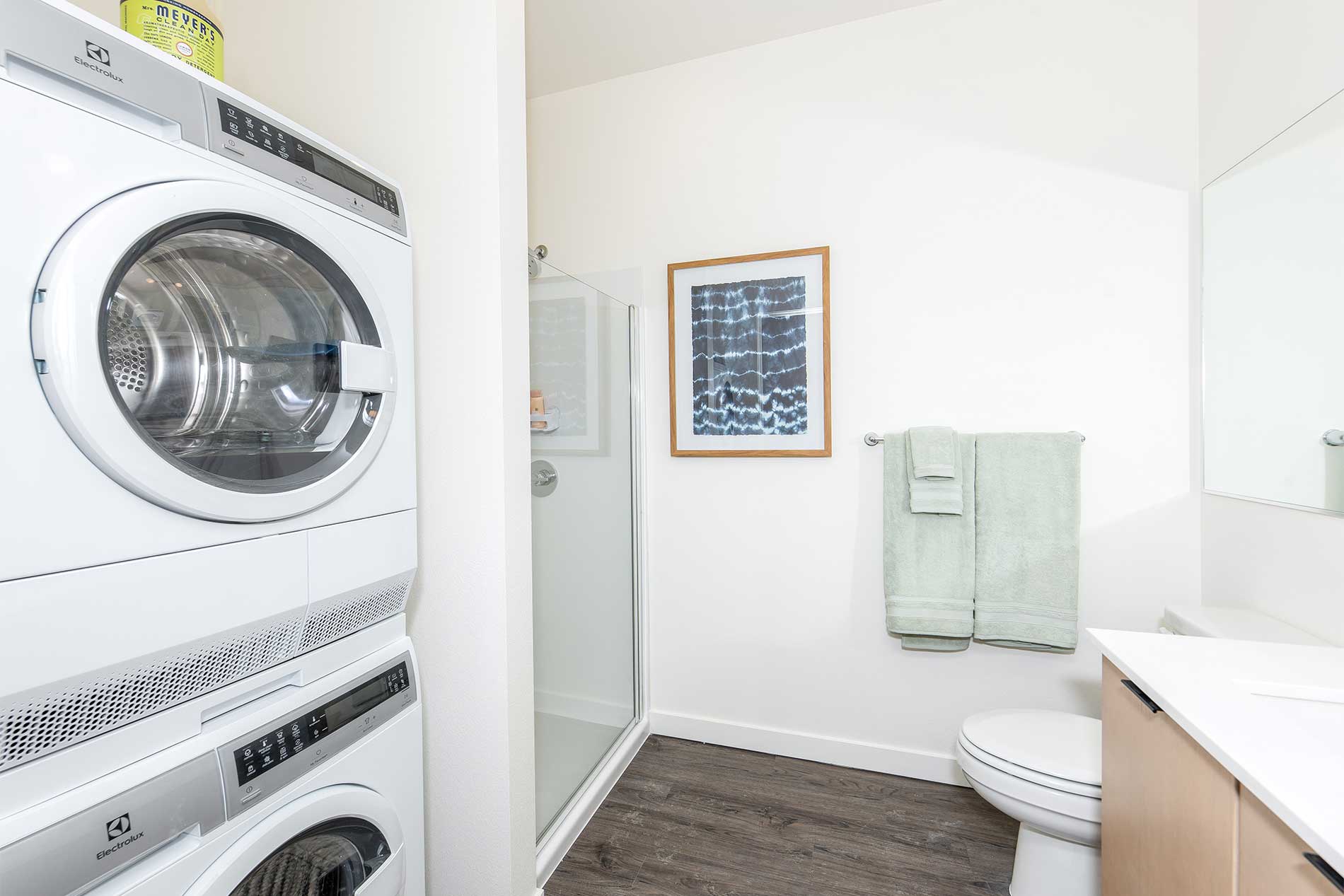 Apartments with in-unit washer and dryer in Sellwood-Moreland