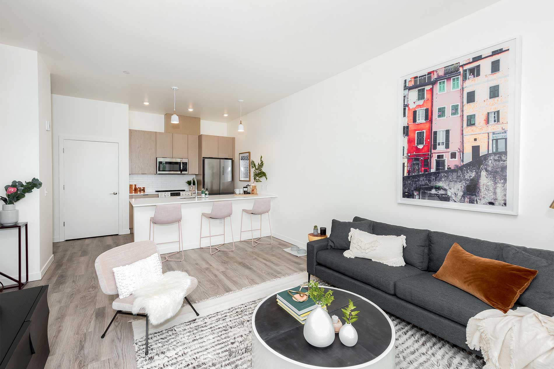 Apartments with spacious living rooms in Southeast Portland