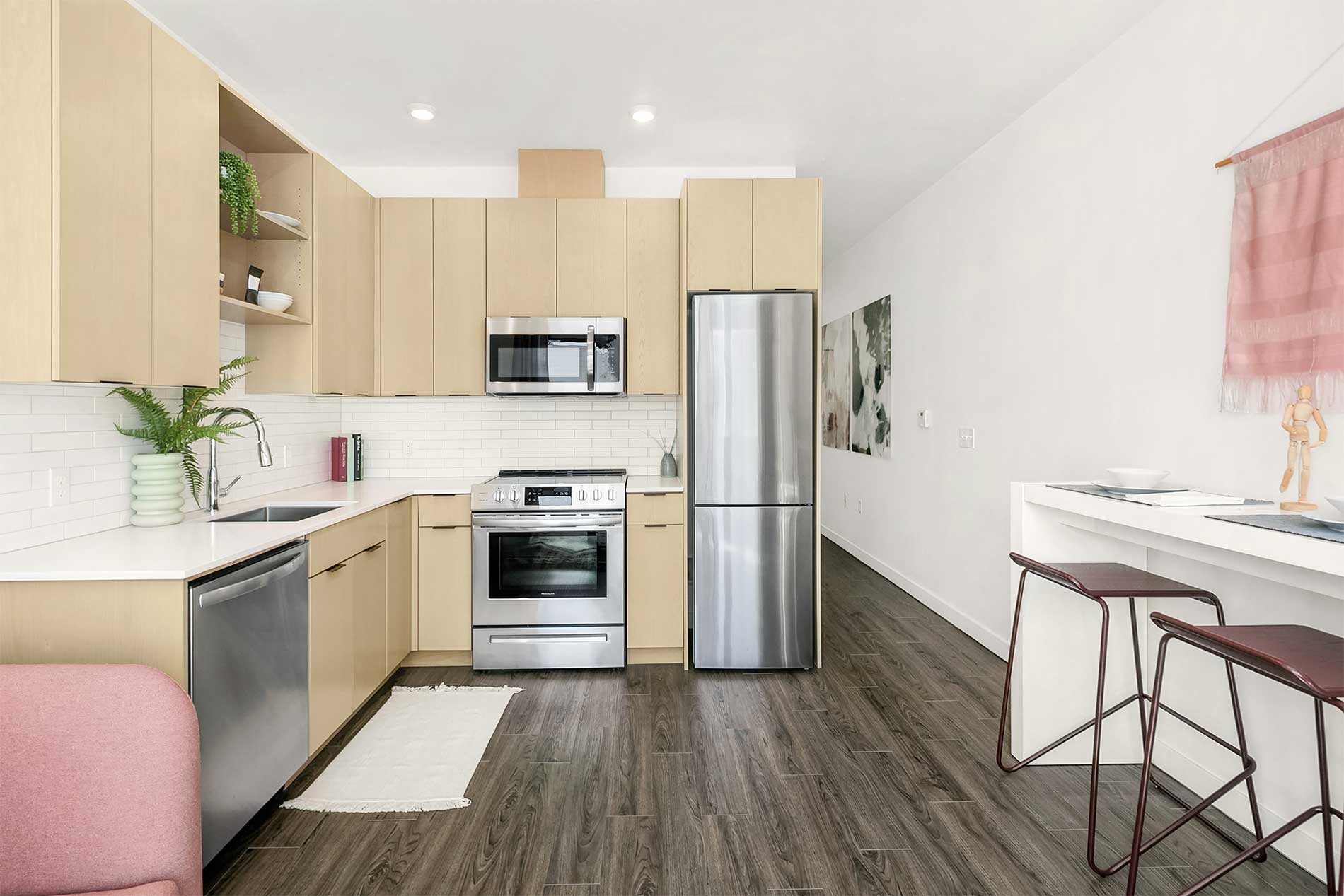 Meetinghouse apartment kitchen in Sellwood-Moreland