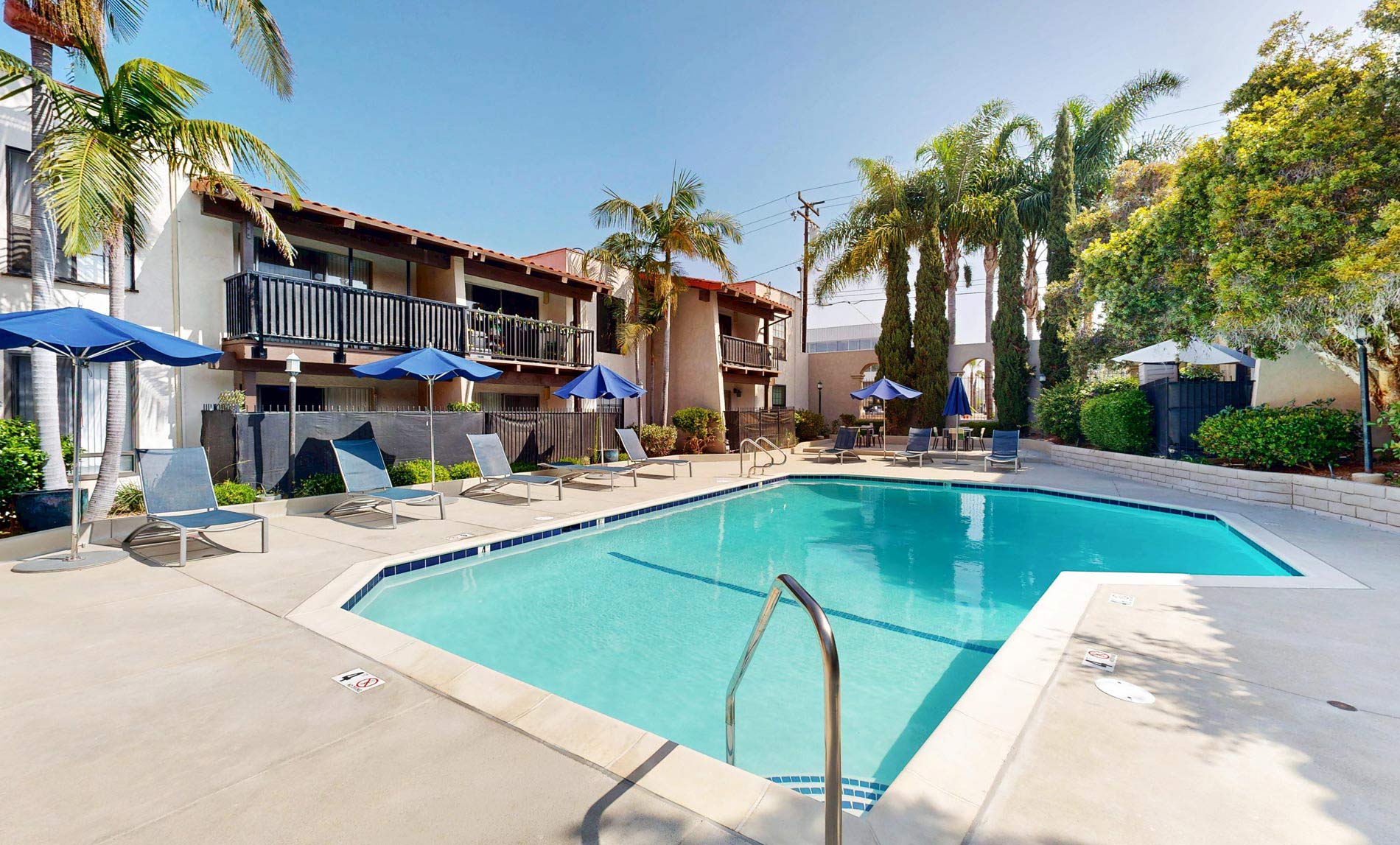 Missions at Back Bay pool
