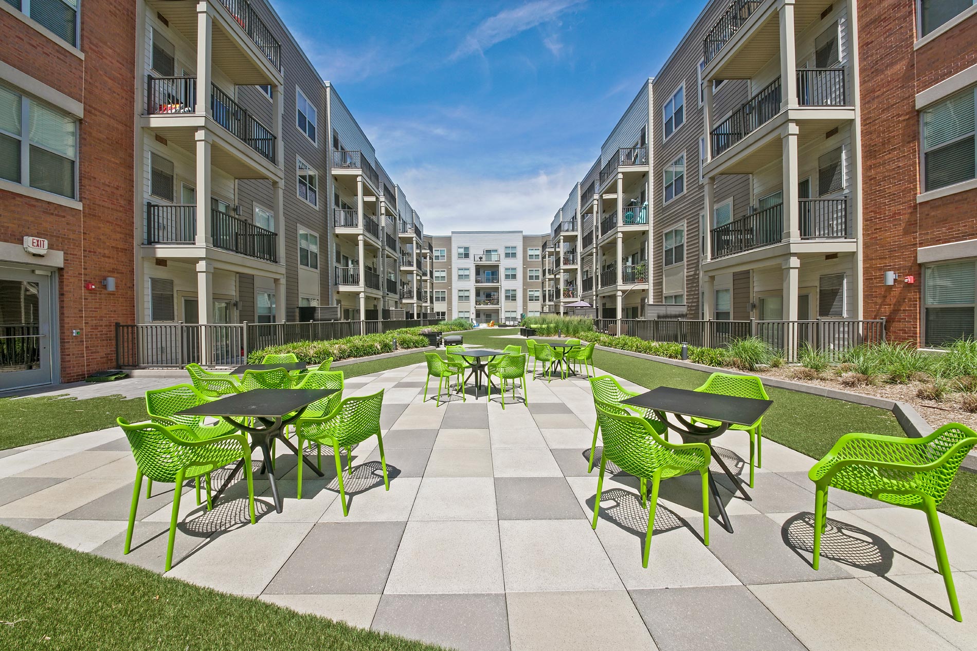 One William Apartments Courtyard