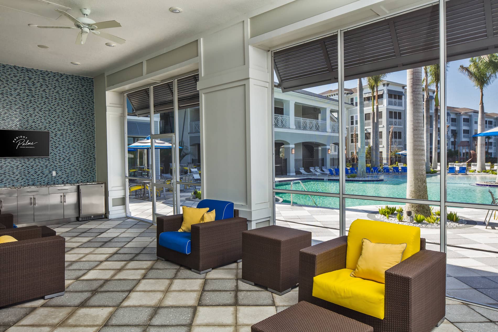 Peridot Palms Apartments Poolside Lounge