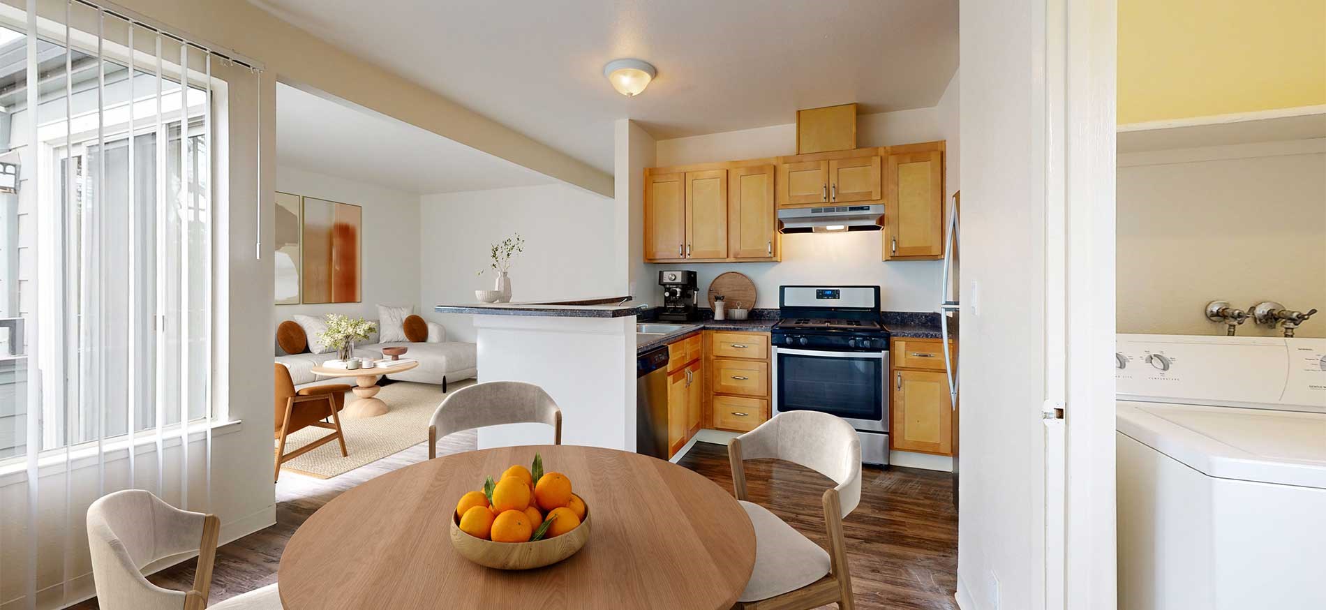 Pointe at Harden Ranch apartment kitchen