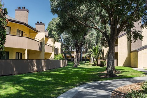 Pointe at Harden Ranch apartment building exterior