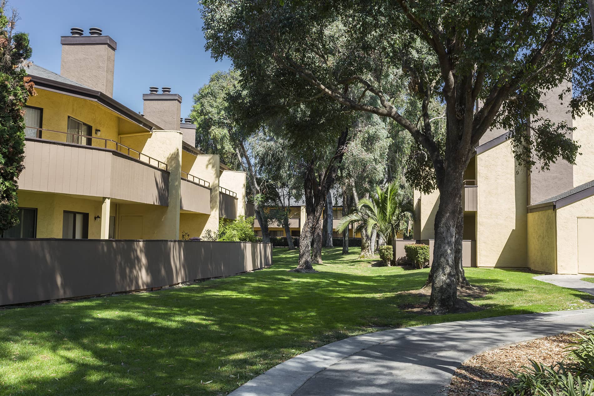 Pointe at Harden Ranch Building Exterior