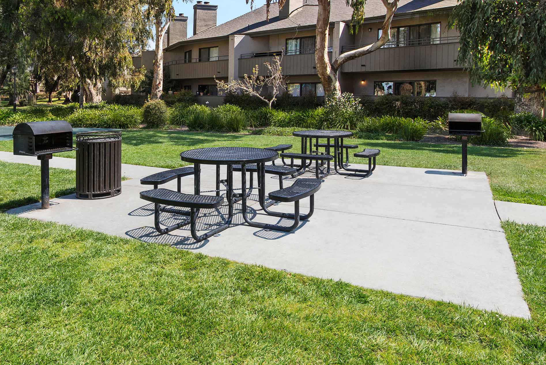 Pointe At Harden Ranch picnic area