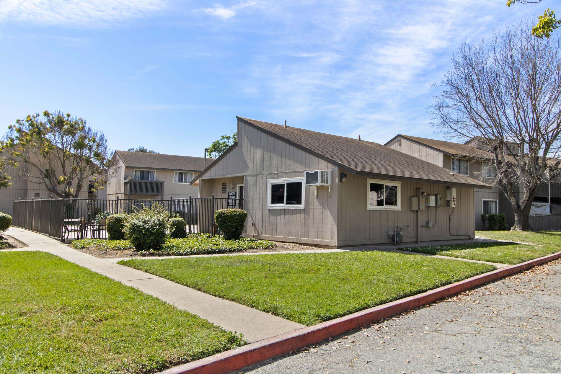 Pointe at Northridge building exterior