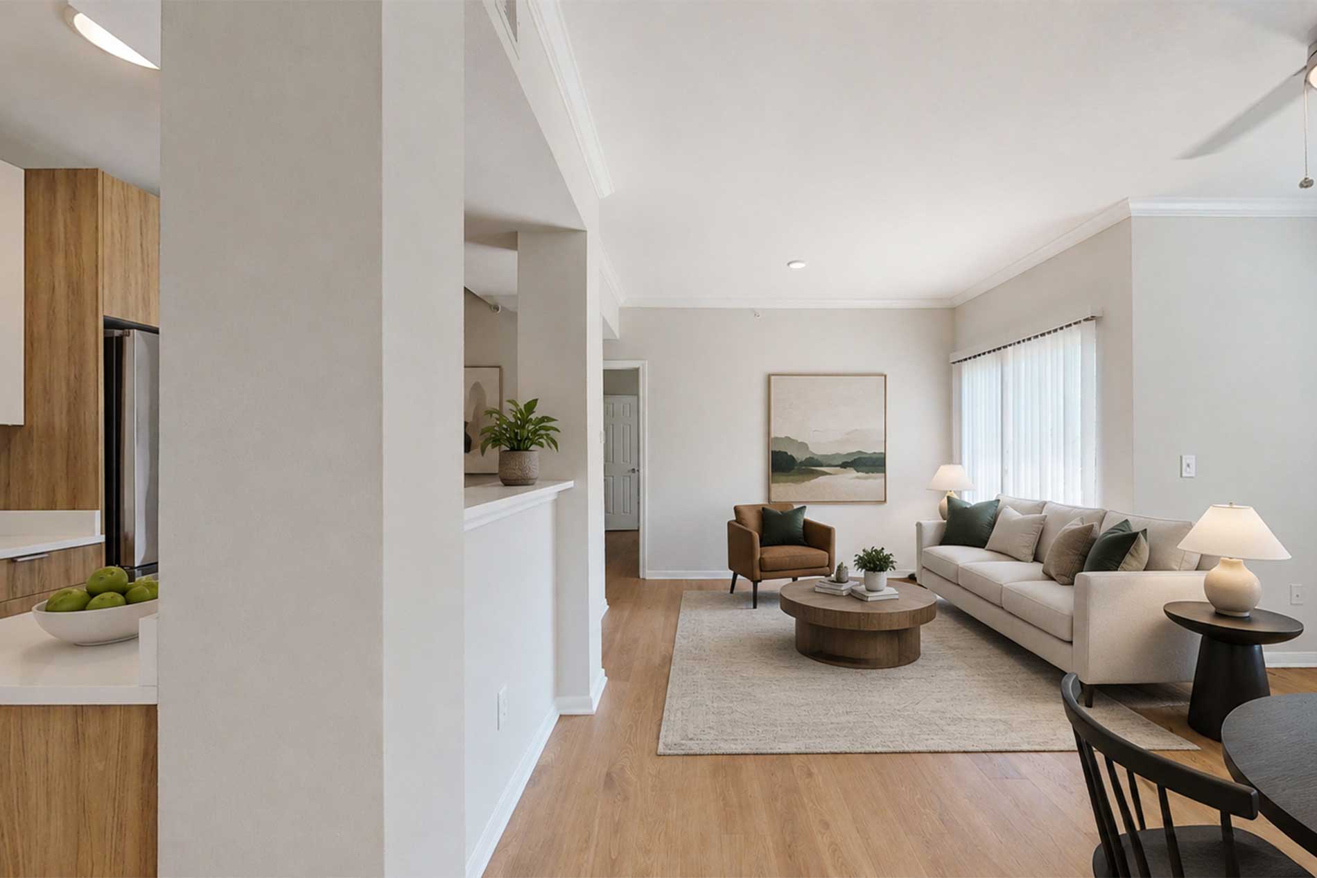 Preserve at Brentwood apartment living room finish package - Nashville, TN
