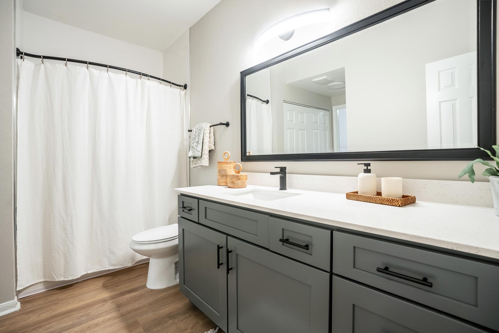 Preserve at Brentwood staged bathroom