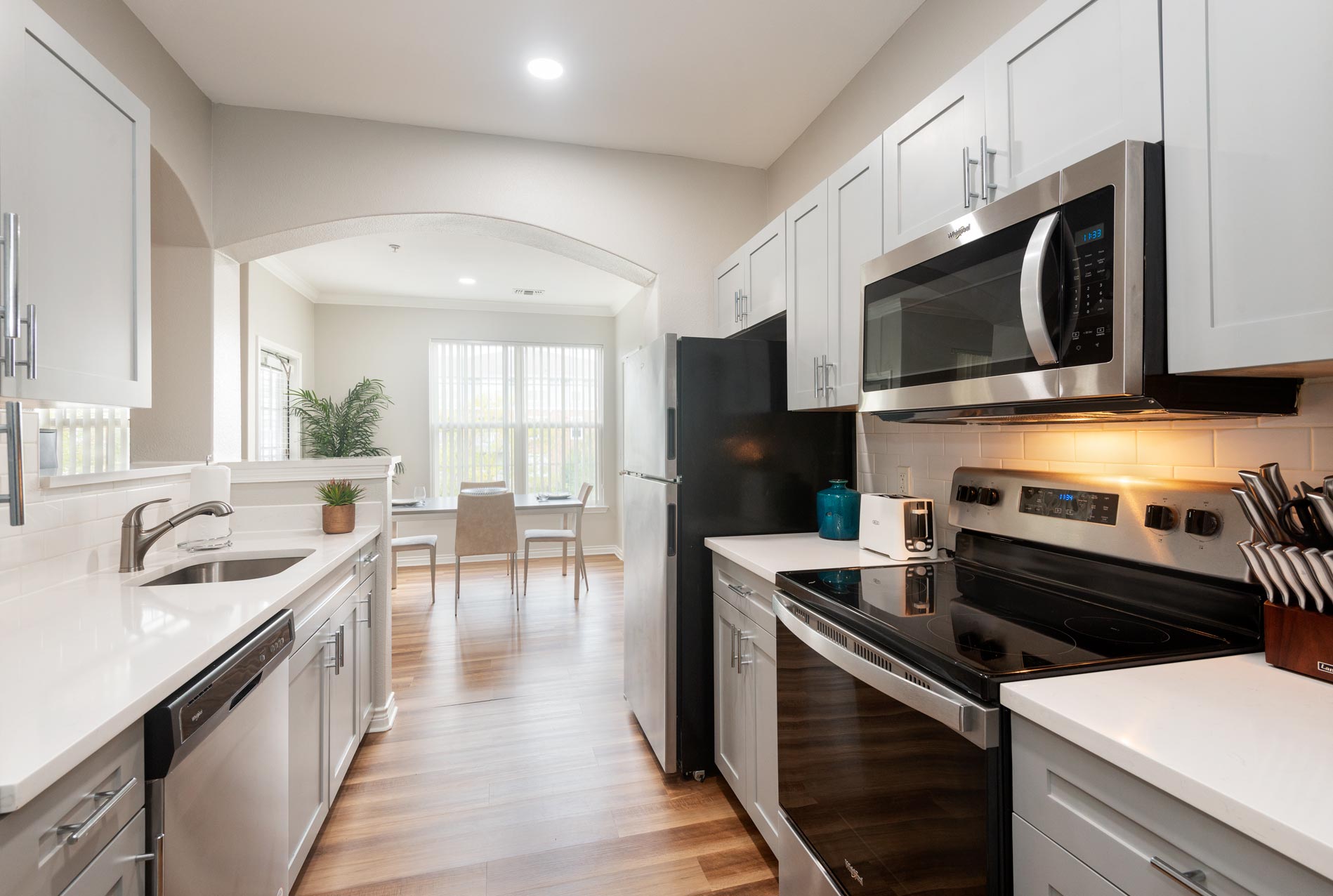 Ridge At Blue Hills staged kitchen