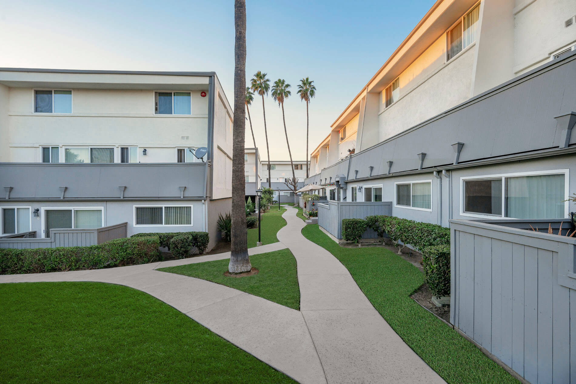 Rosebeach Apartments Building Exterior