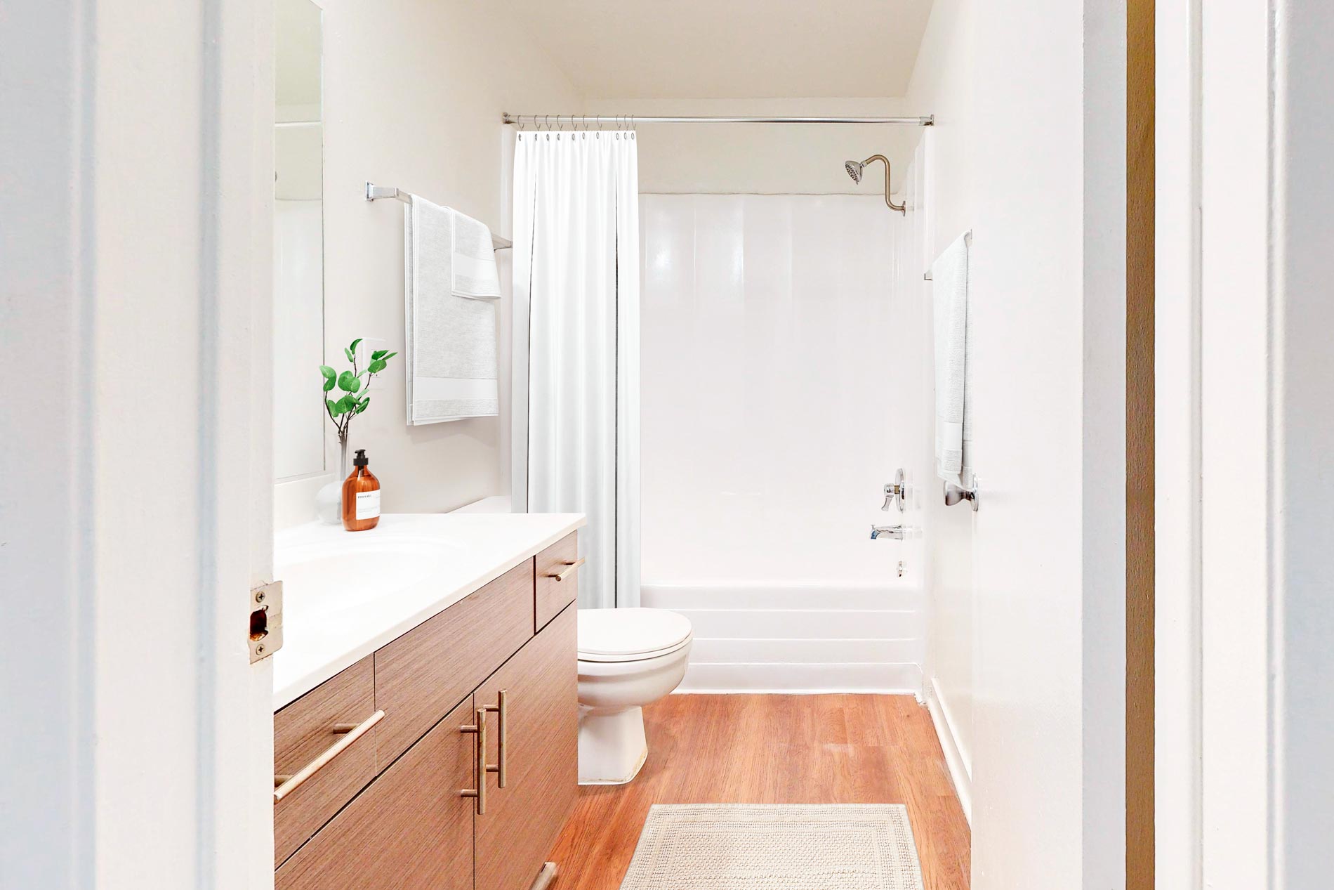Rosebeach staged bathroom