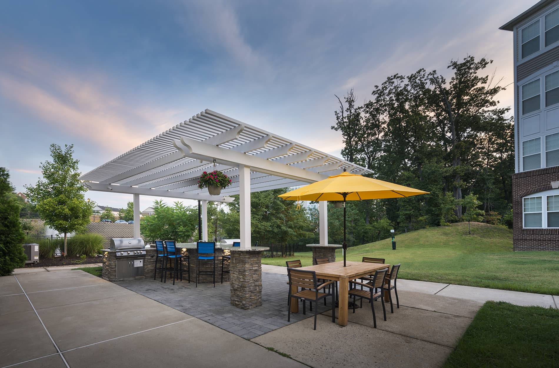 Signal Hill Apartment Homes Grilling Area