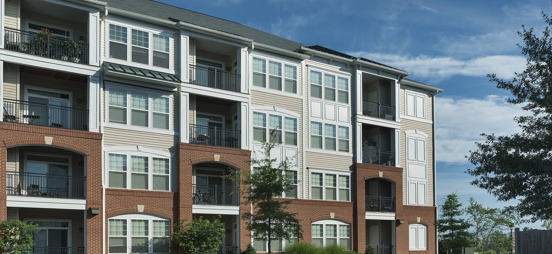 Signal Hill Apartment Homes Building Exterior