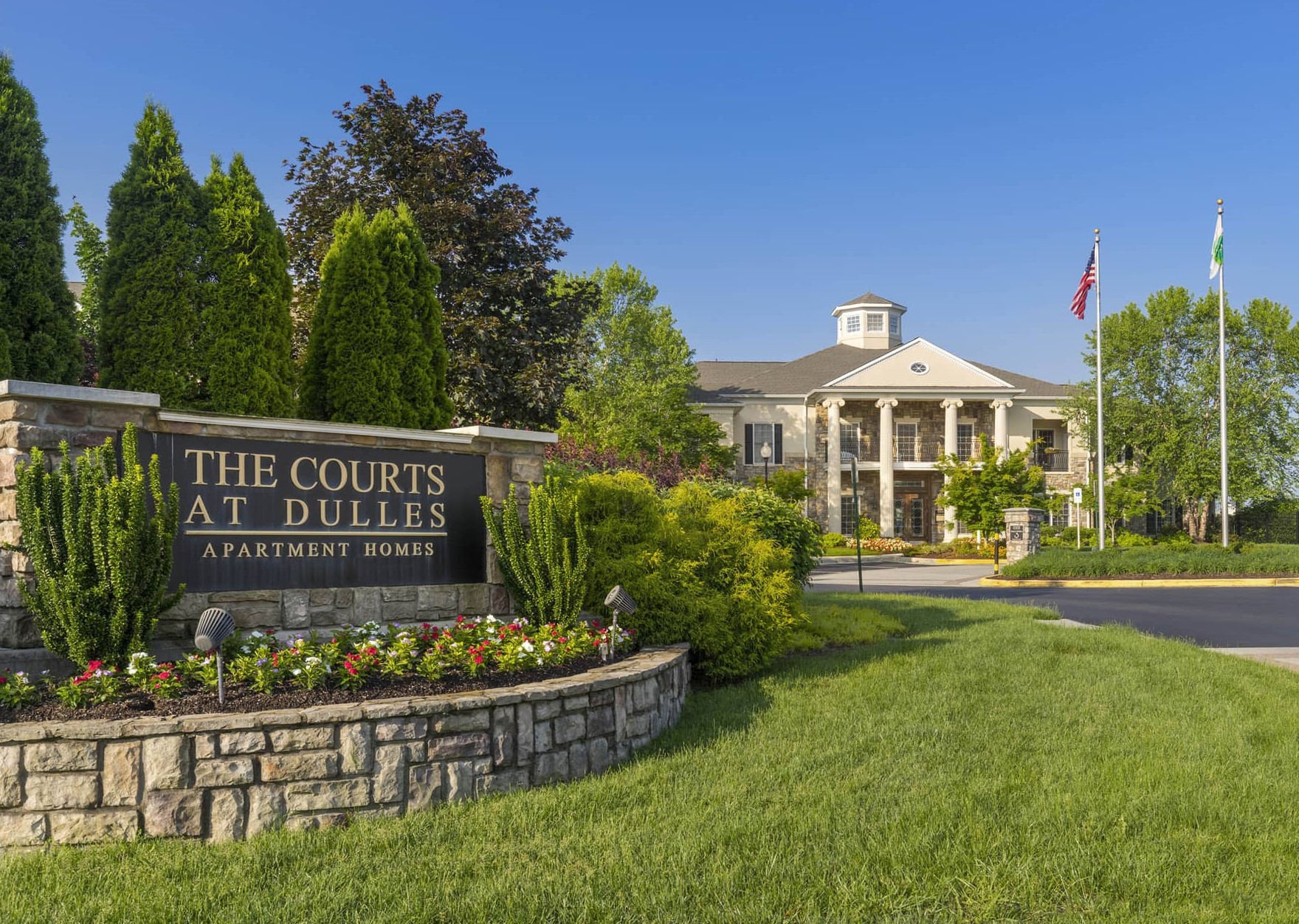 The Courts at Dulles Sign