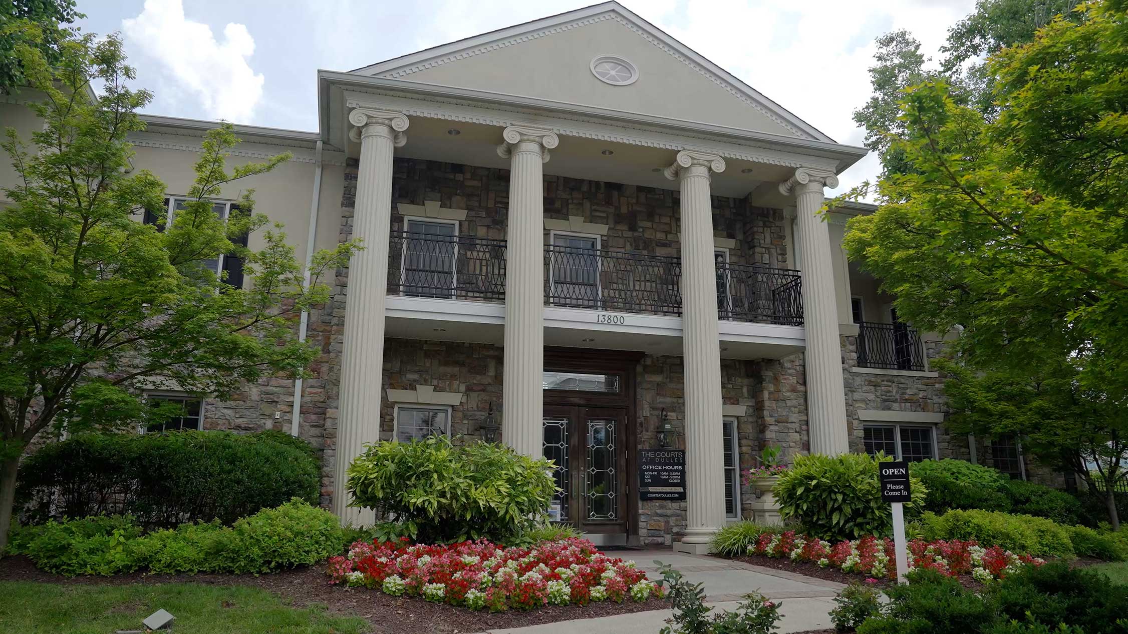 Courts At Dulles building exterior