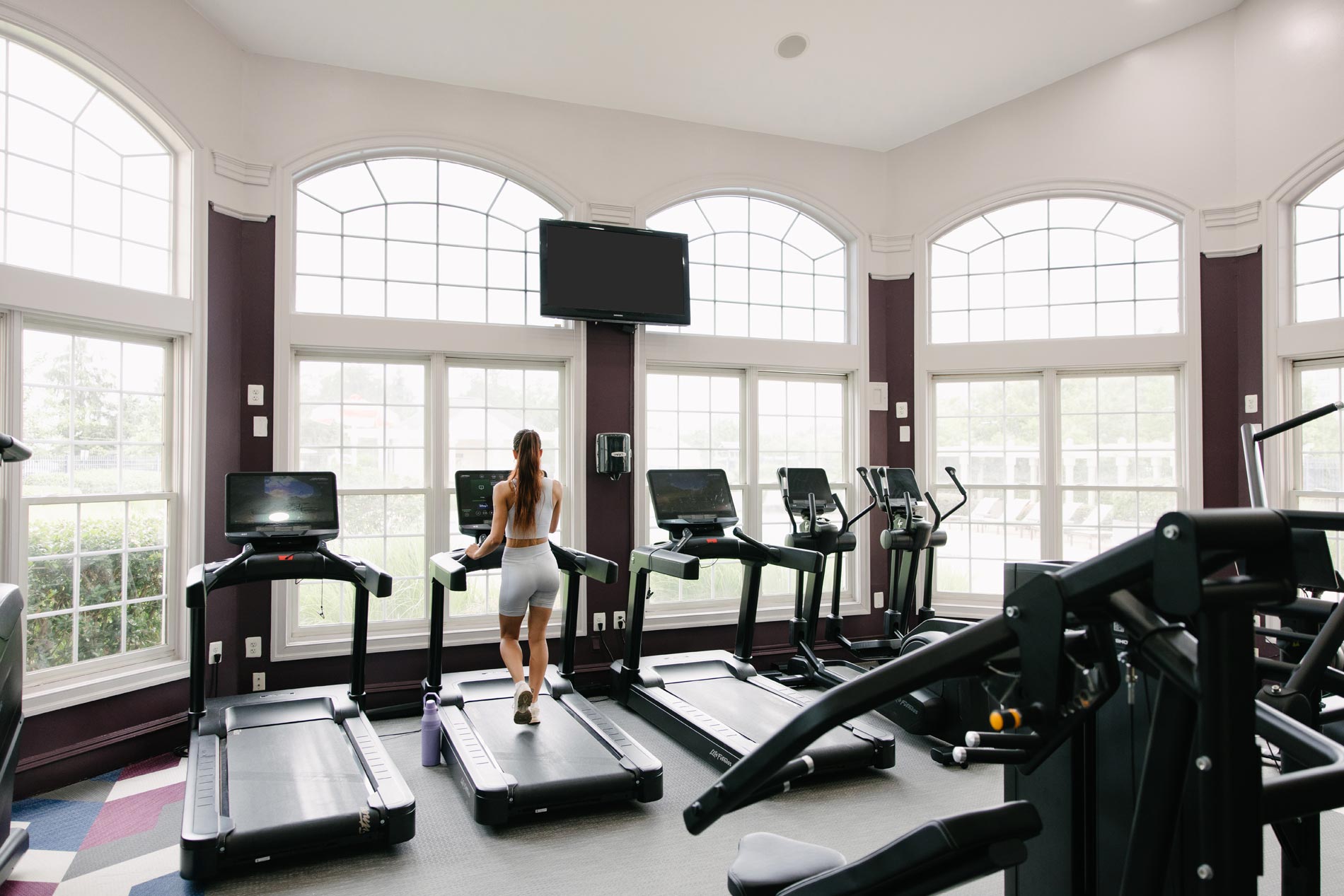 Courts At Dulles woman on treadmill in gym
