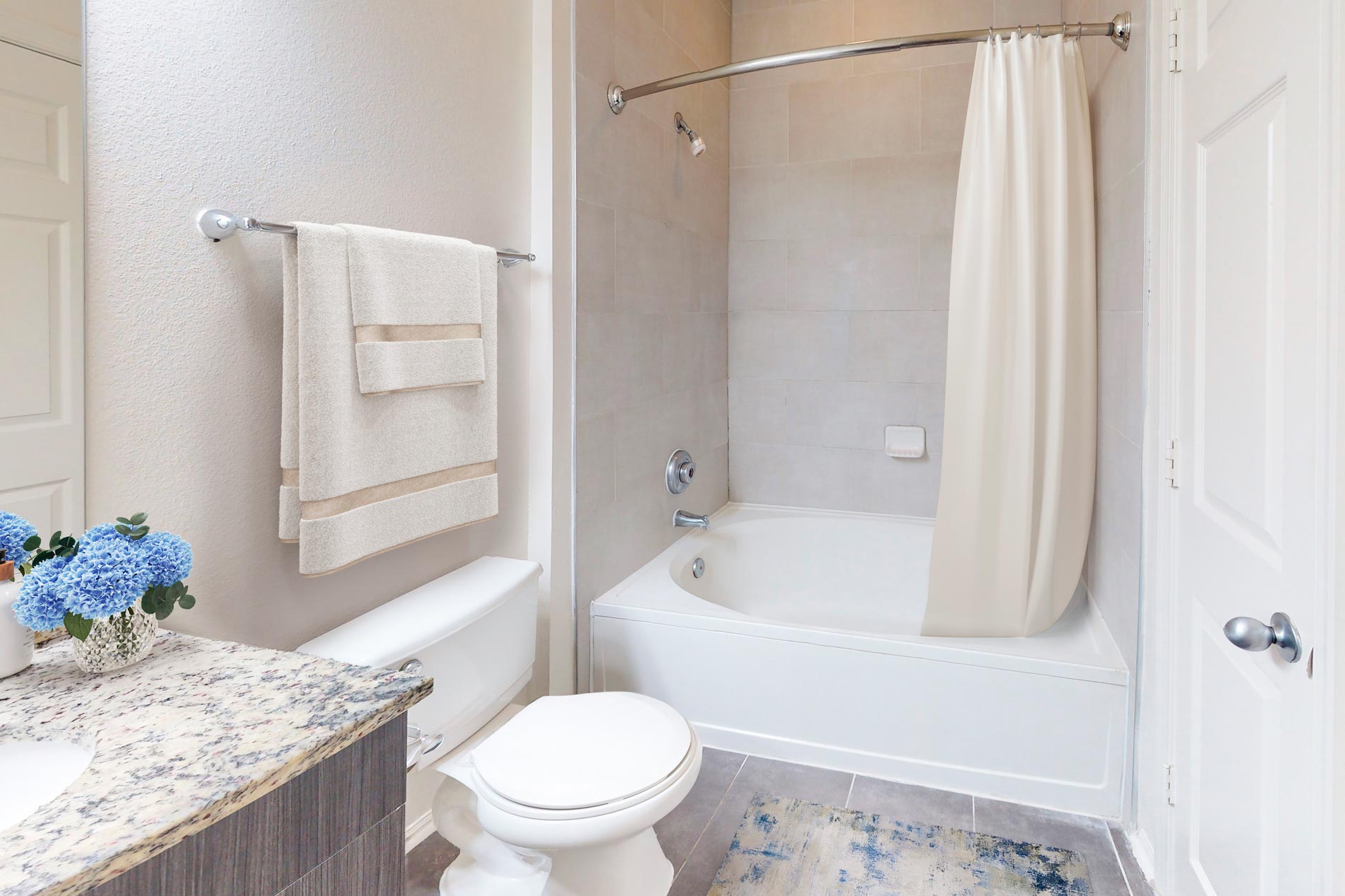 Courts At Dulles staged bathroom