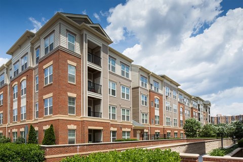 The Courts at Huntington Station apartment building exterior