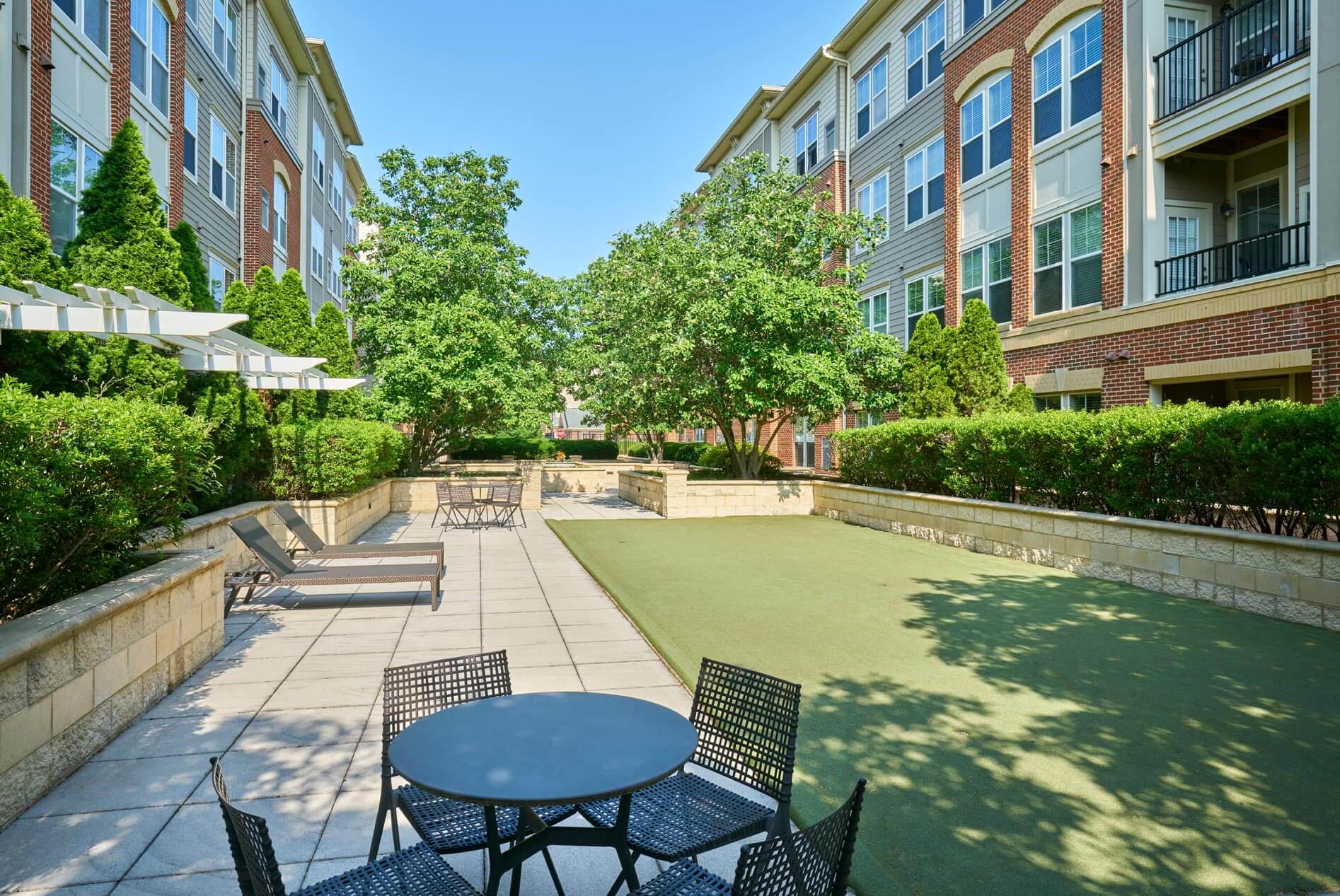 The Courts at Huntington Station putting green