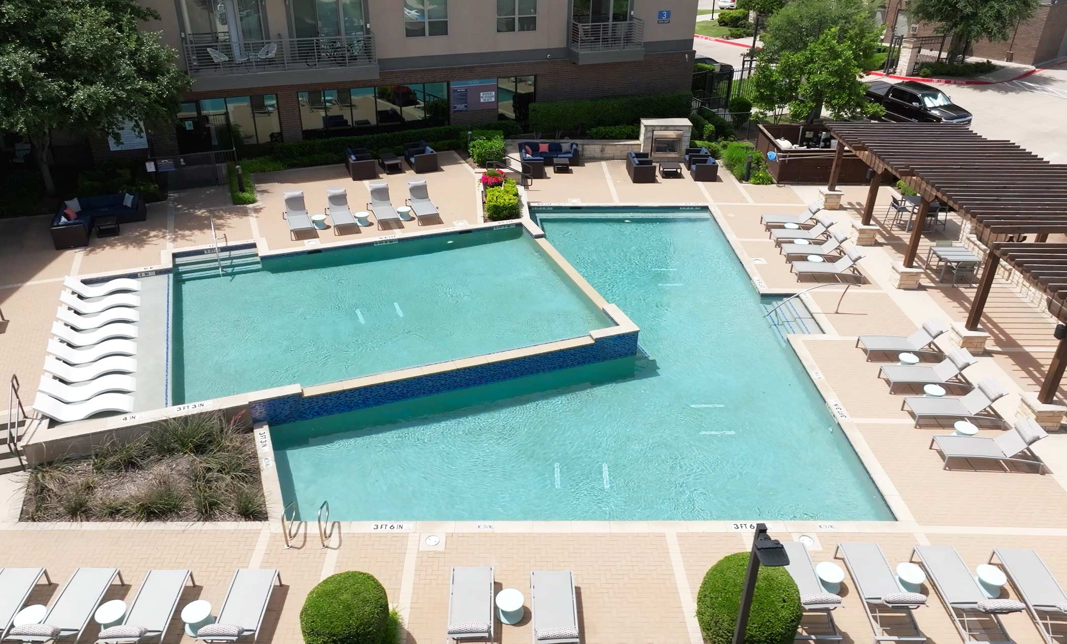 Flats At Palisades pool