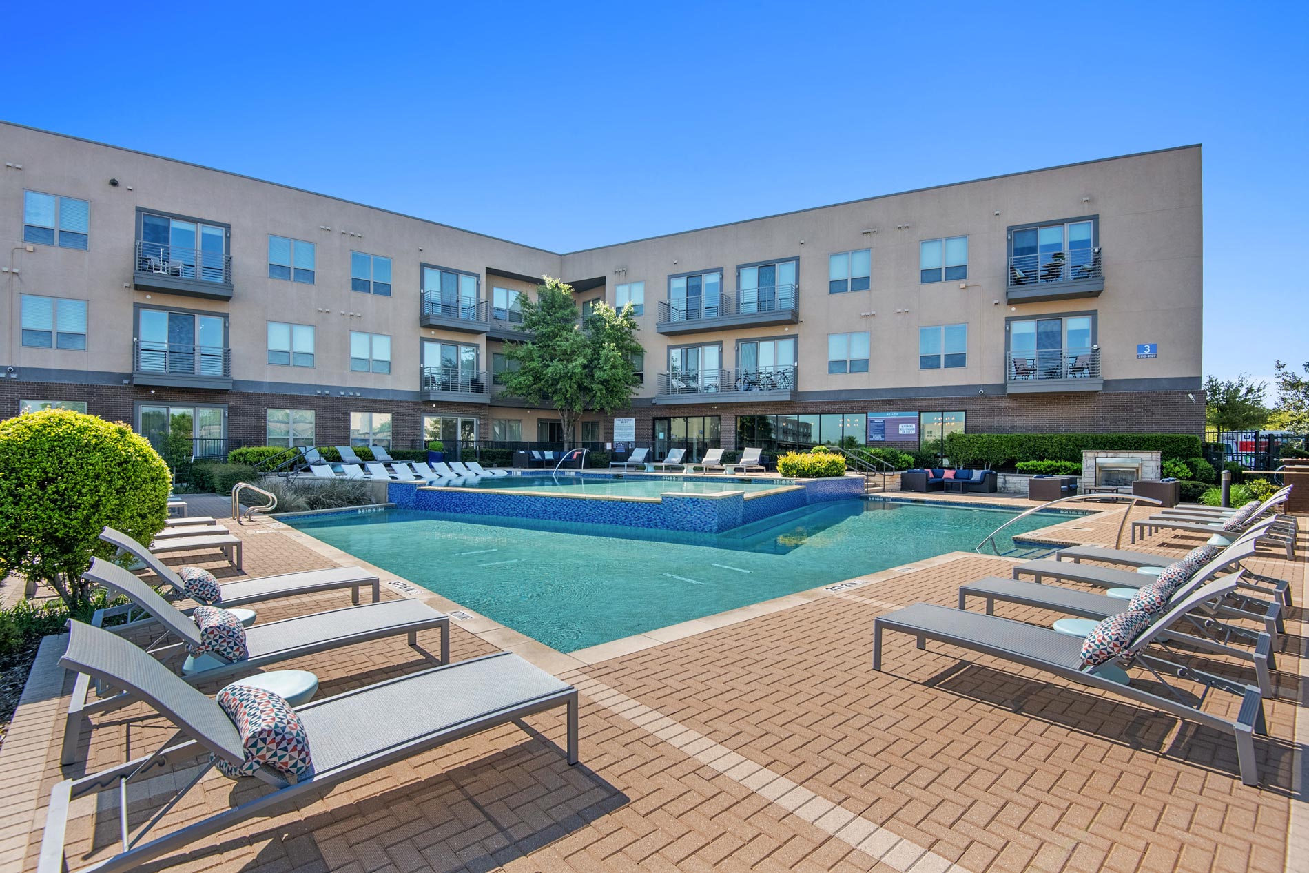 The Flats at Palisades pool