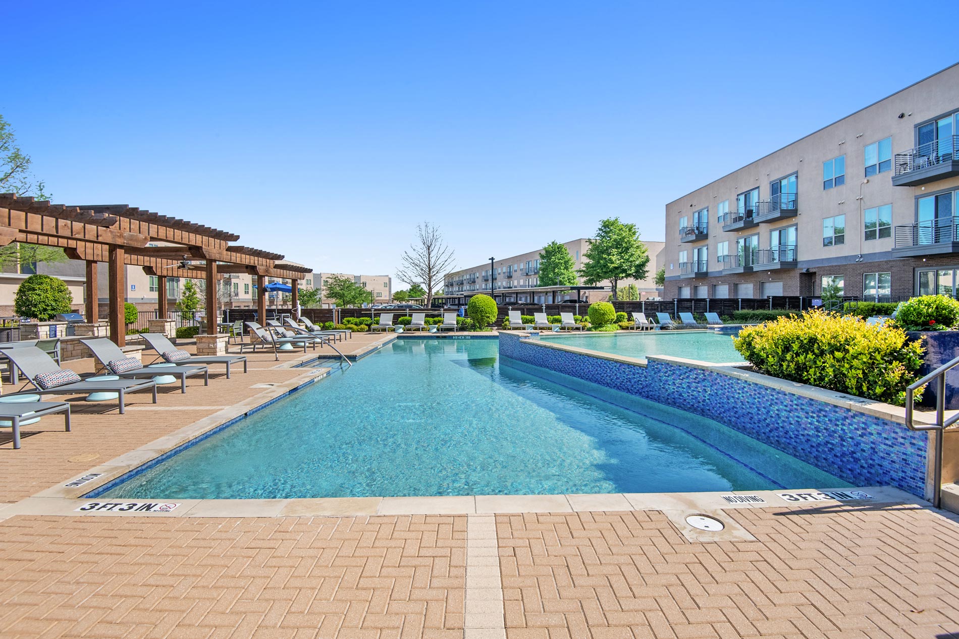The Flats at Palisades pool